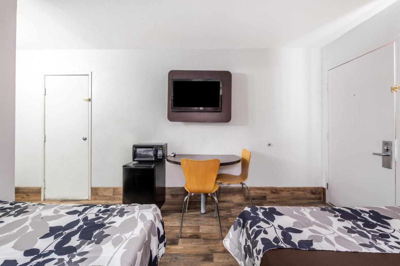 Rodeway Inn بيكوس المظهر الخارجي الصورة