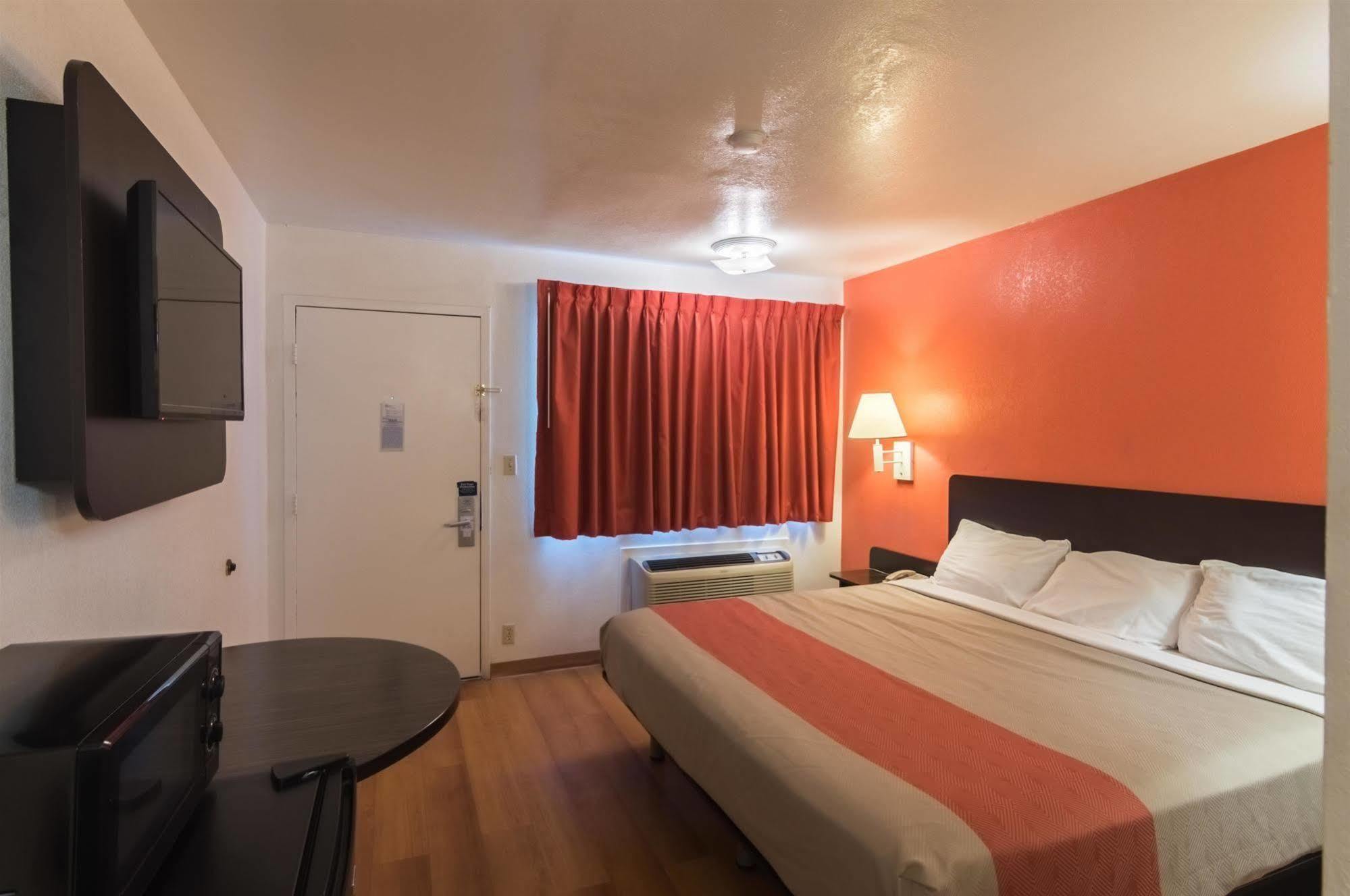 Rodeway Inn بيكوس المظهر الخارجي الصورة